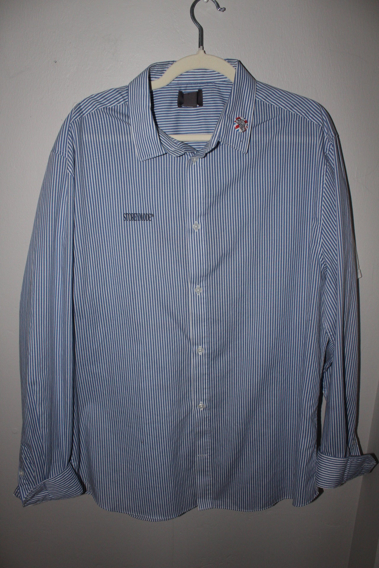 01 BUTTON UP