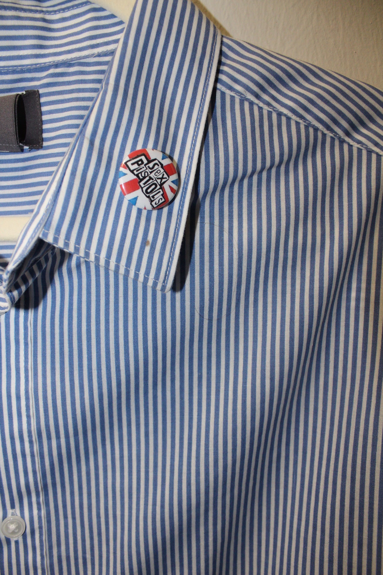 01 BUTTON UP